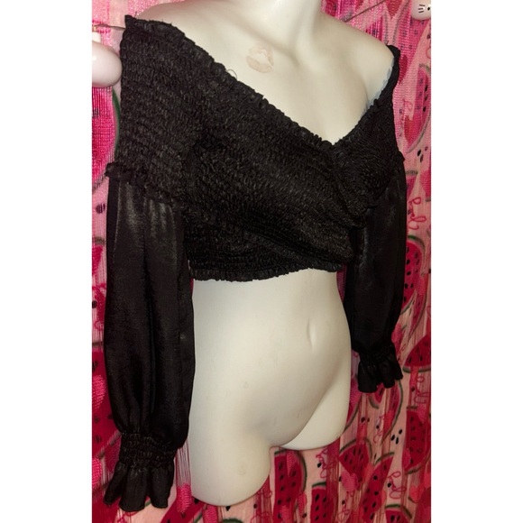 🖤 2 for $15 Smocked Off-Shoulder Crop Top with Puff Sleeves - Picture 4 of 6